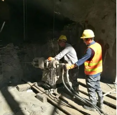 万山水下抗分散灌浆料特点 水下不分散注浆料介绍